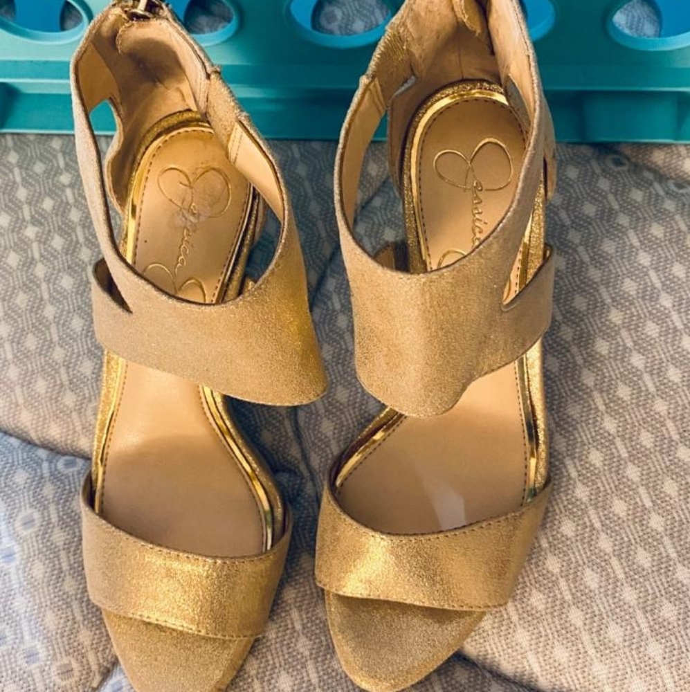 Jessica Simpson size 4